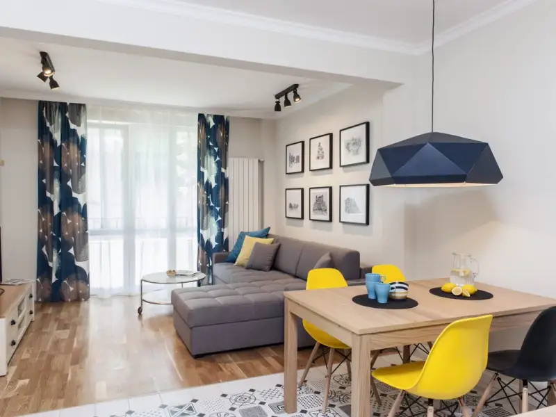 Design contemporan si accente de culoare intr-un apartament de 85 mp