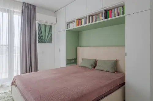 Apartament de trei camere amenajat in nuante pastelate pentru o familie tanara din Bucuresti
