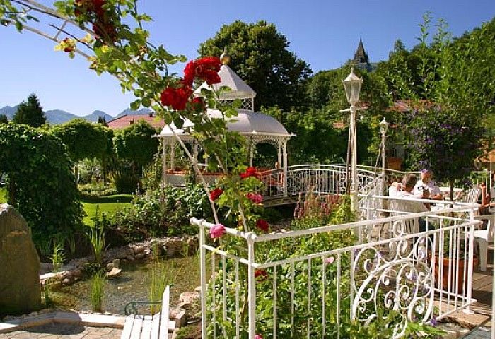 Creative DIY Decorations for Your Garden