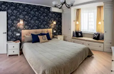 Charming 2-Bedroom Apartment with Blue Accents