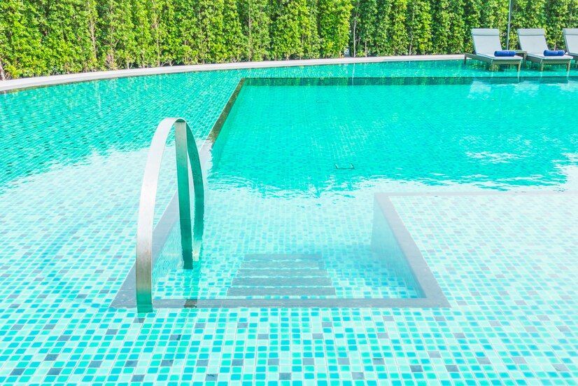 Piscinele din fibră de sticlă: tipuri, avantaje și dezavantaje