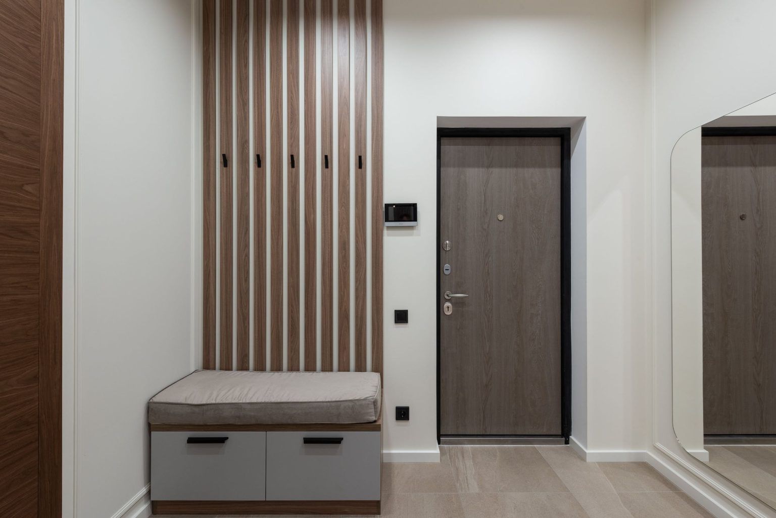 Top 10 Useful Furniture Pieces for a Small Entryway