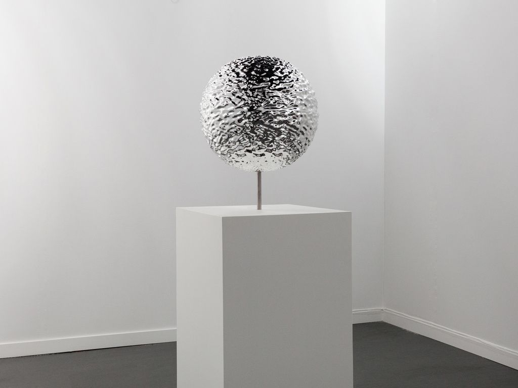 The Art Piece You Need at Home: A Sculpture That Melts into Its Own Form (VIDEO)