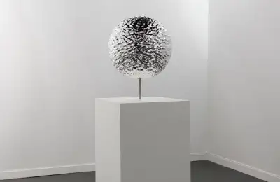 The Art Piece You Need at Home: A Sculpture That Melts into Its Own Form (VIDEO)