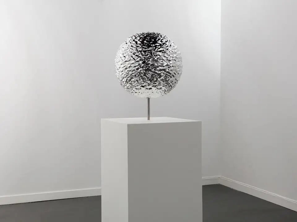 The Art Piece You Need at Home: A Sculpture That Melts into Its Own Form (VIDEO)
