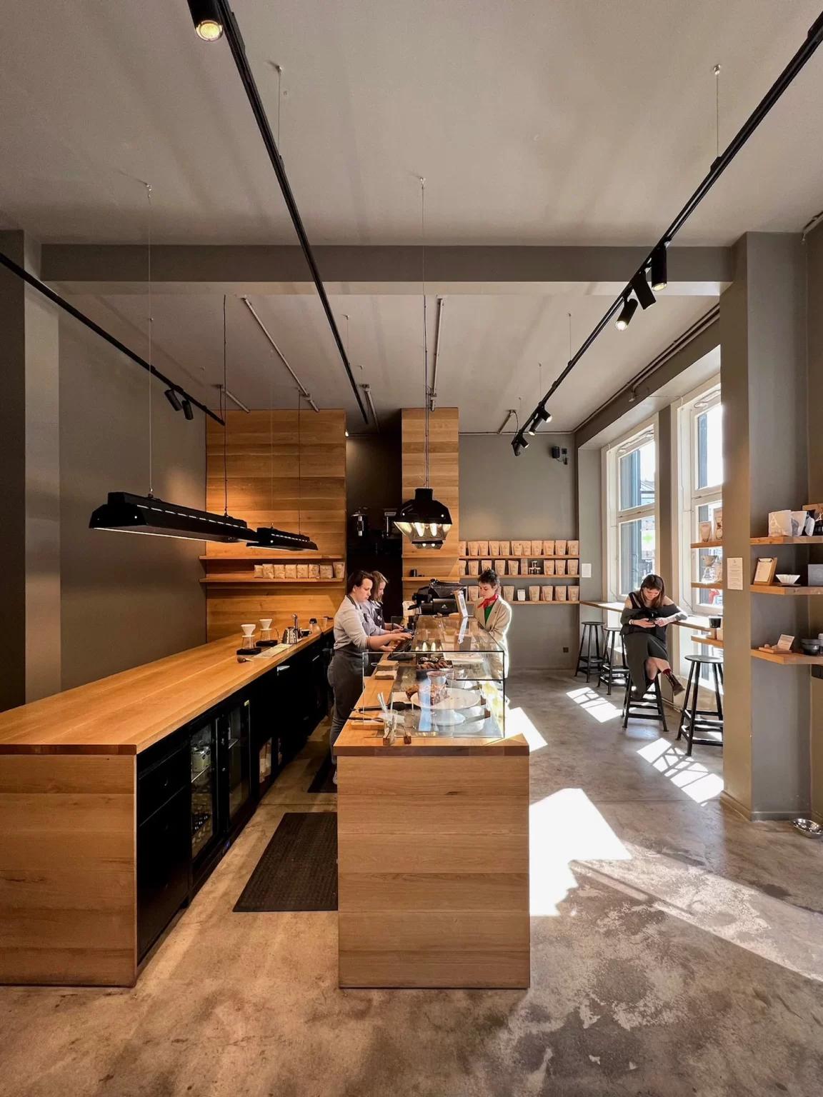 The Barn: O poveste de transformare dintr-un grajd într-o cafenea urbană