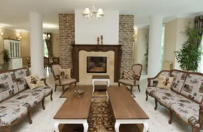 The Iași House: An Impressive Design with Sophisticated Details