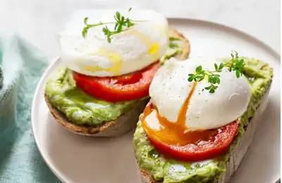 Poached Eggs: The Perfect Easy Recipe and Tricks by Simona Mirto