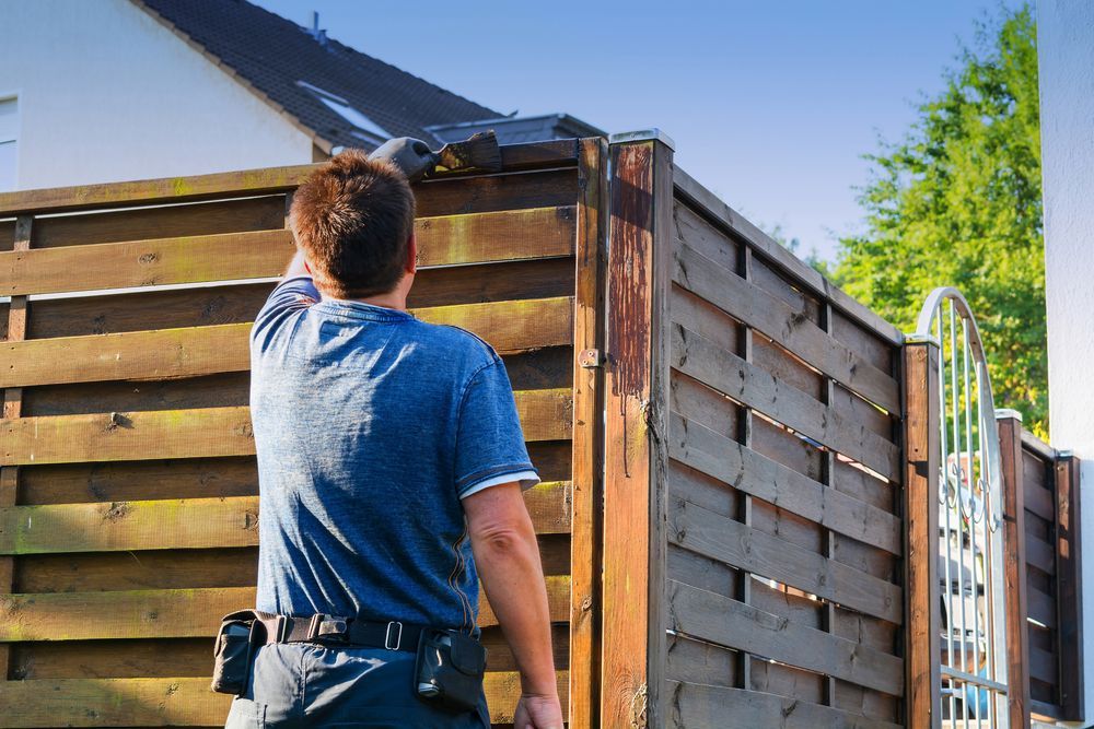 3 sfaturi practice ca sa construiesti un gard din lemn rezistent in timp