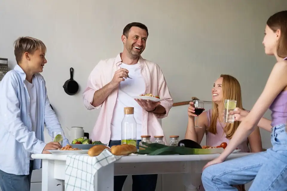 Cum să simplifici mesele în familie: idei pentru o curățenie rapidă