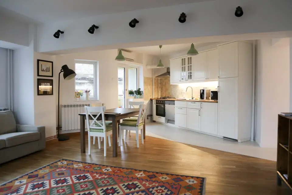 Apartament din Centrul Vechi al Bucurestiului amenajare minimalista ce emana o atmosfera relaxata