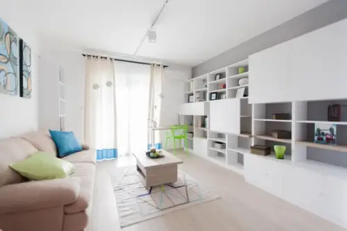 Amenajare de garsoniera din Arad spatiu multifunctional, colorat si vesel
