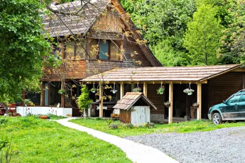 4 utilitati care ar putea sa lipseasca din casa de vacanta (si ce alternative ai)
