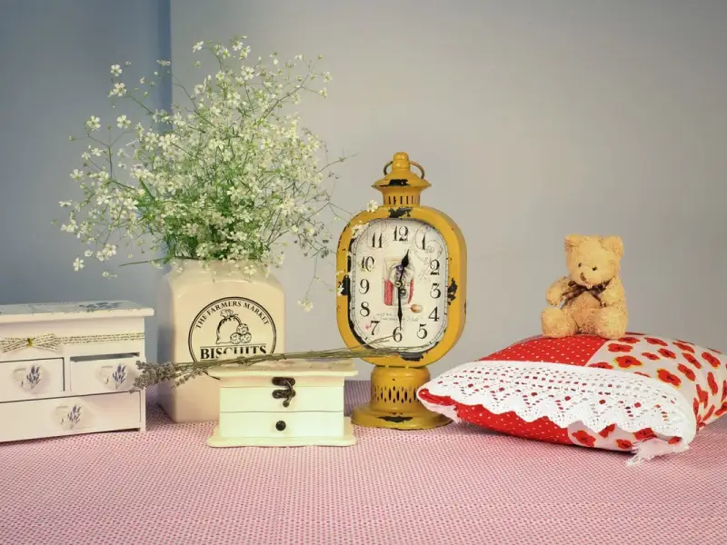 Castiga un ceas shabby chic cu Povestea Casei