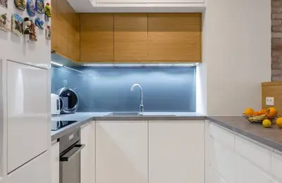 Colored Glass Panels: A Modern Alternative to Kitchen Tiles