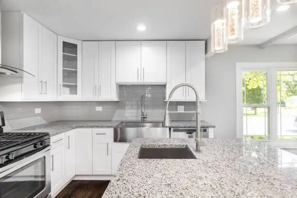 Piatra naturală în decor: Un plus de eleganță și durabilitate