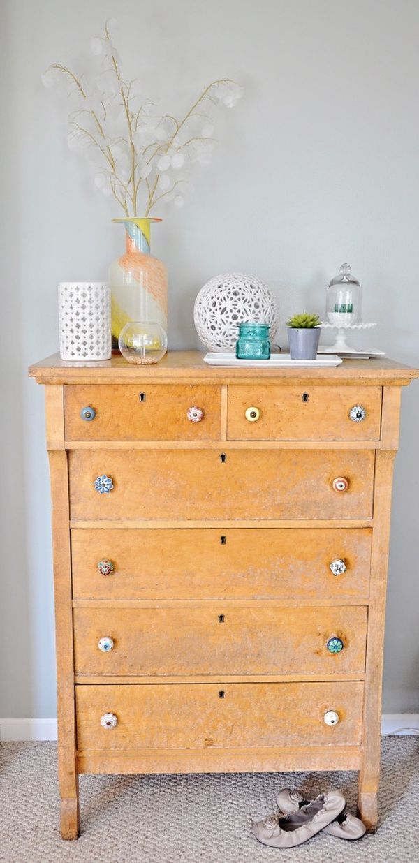 How to Change the Look of a Wardrobe with Handles