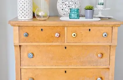 How to Change the Look of a Wardrobe with Handles