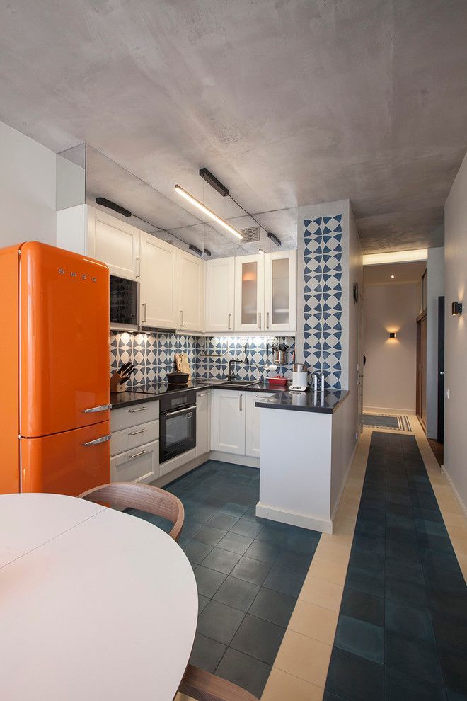 A Welcoming Apartment with Industrial Touches and a Focus on Defining Spaces