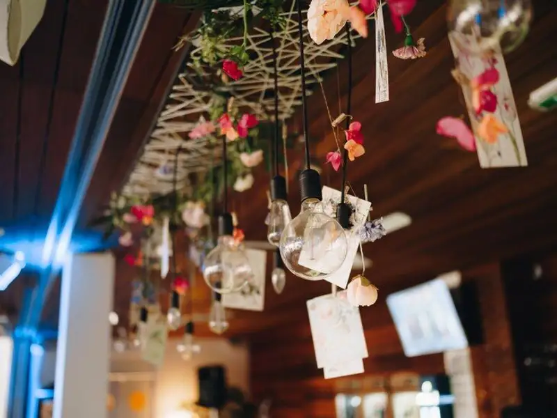 20 de idei de decorațiuni de Crăciun ideale pentru o cafenea
