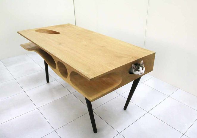 CATable or PISImasa: The Desk That Will Help You Work If You Have a Cat!