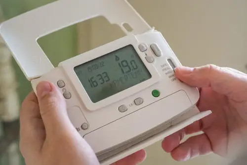 Centrală termică pe gaz sau termoșemineu – ce tip de încălzire să alegi?