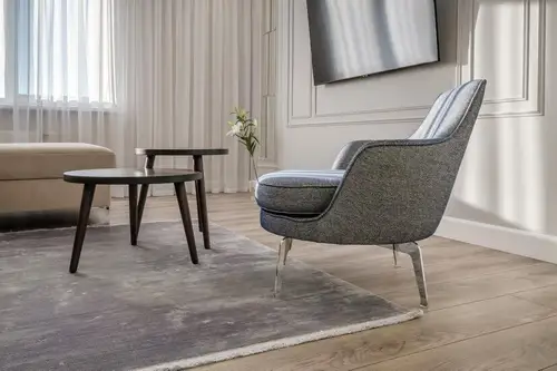 Scaunele accent în sufragerie: puncte focale și elemente de design