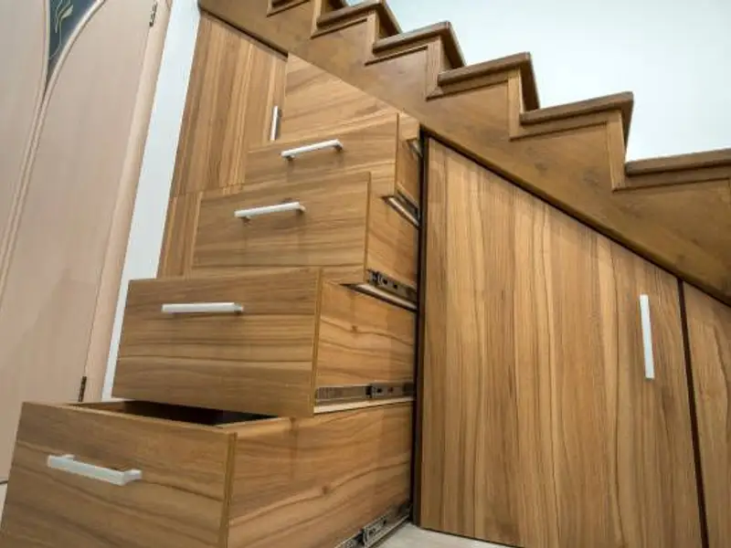 Soluții de depozitare inedite într-un apartament foarte mic