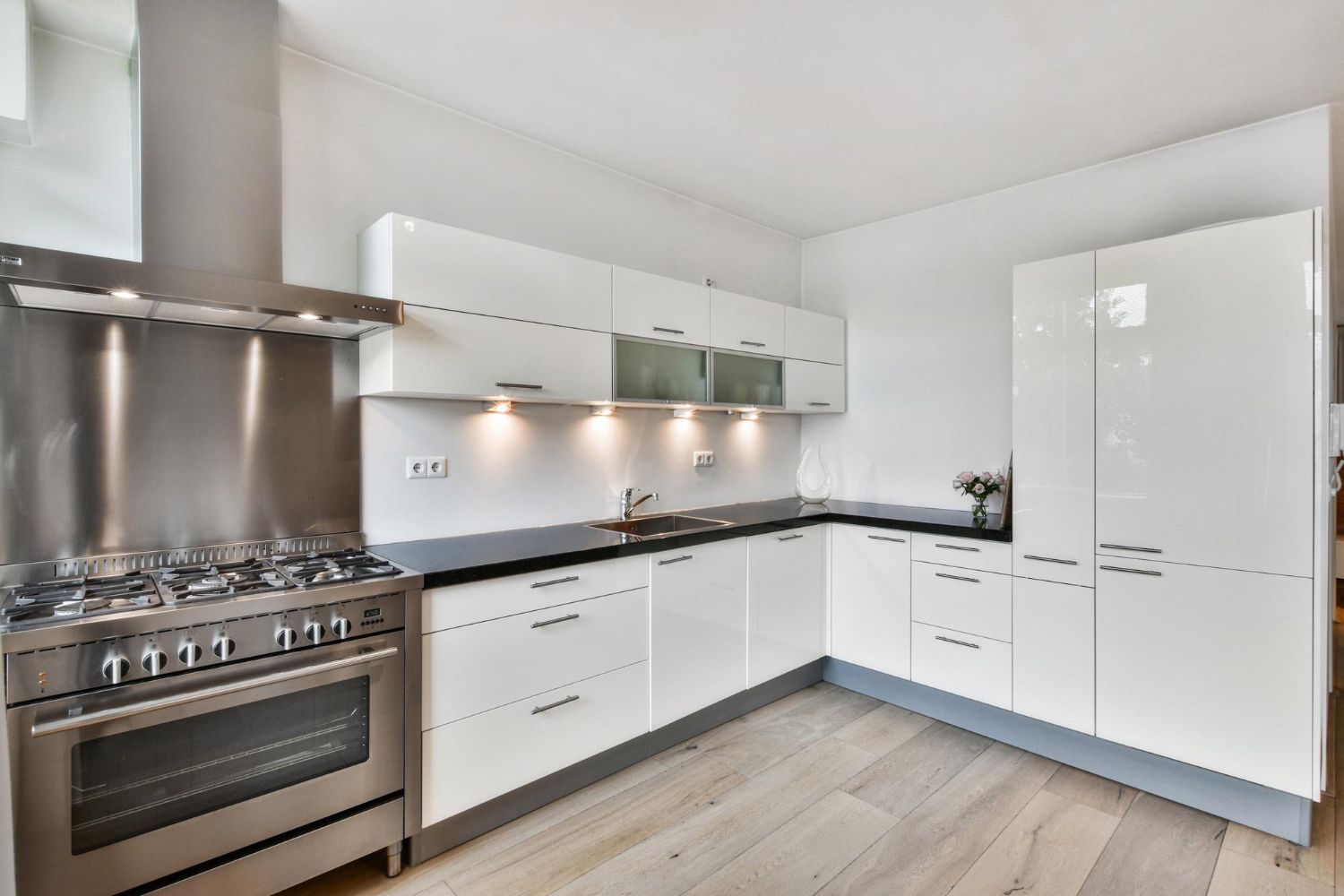 Kitchen Furniture: Materials, Dimensions, and Configurations to Suit Your Lifestyle