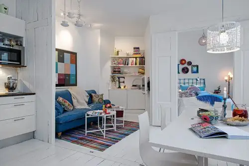 Amenajare de apartament mic cu accente de culoare
