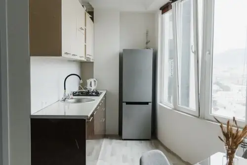 Amenajarea bucătăriei pe balcon: sfaturi utile pentru alegeri inspirate