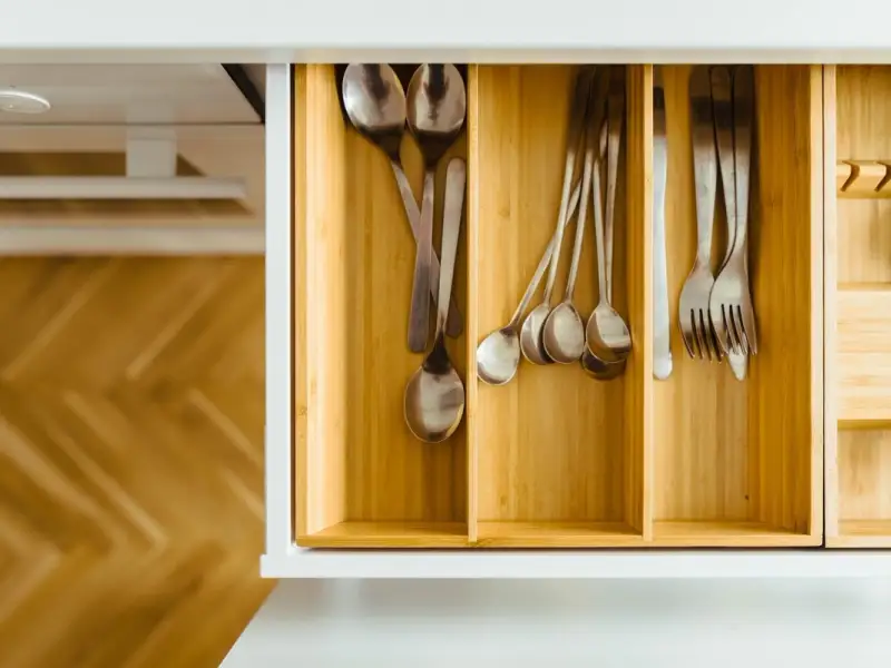 Cum amenajezi o bucătărie în stil minimalist: sfaturi ingenioase
