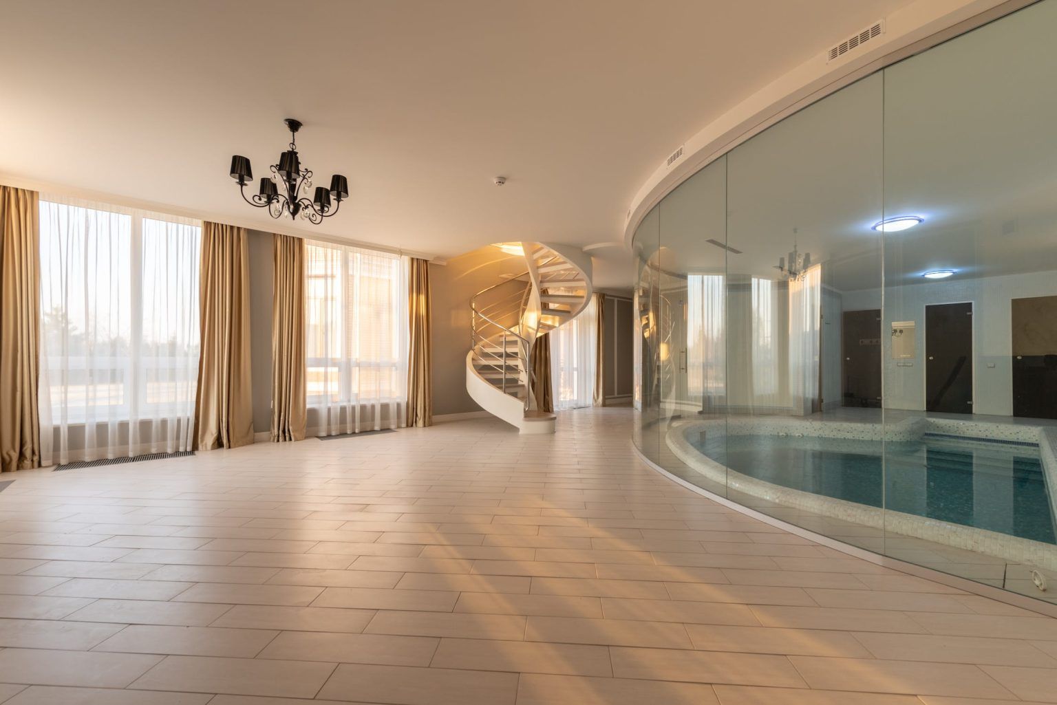 Piscină în interiorul casei-idei și soluții utile pentru amenajarea unei piscine interioare