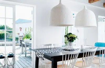 Holiday Home in Sublime White Notes