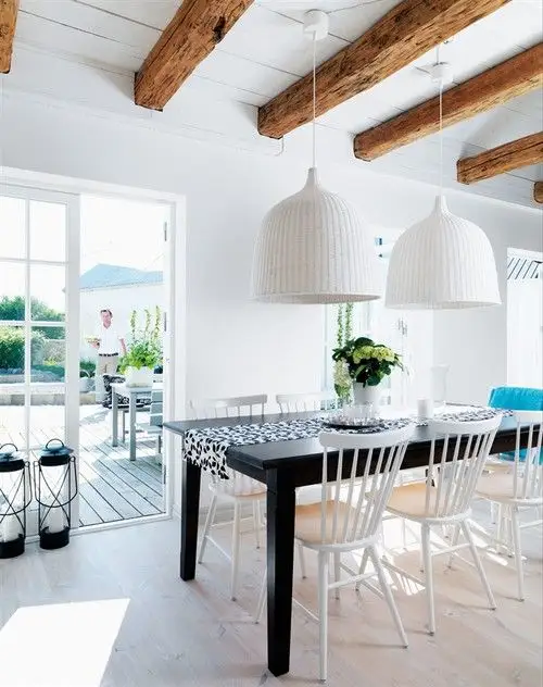 Holiday Home in Sublime White Notes