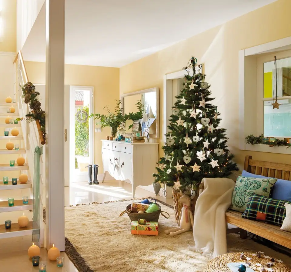 Christmas Decor for the Hallway: Impress Your Guests from the Entrance