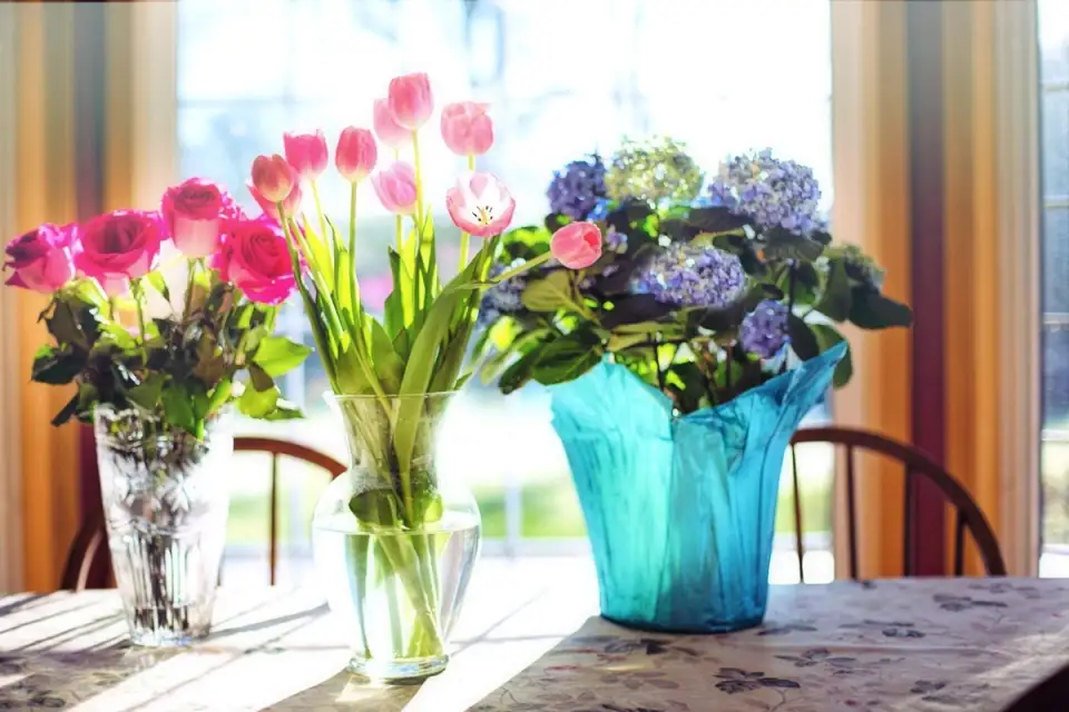 5 Simple Steps to Keep Flowers Fresh Longer