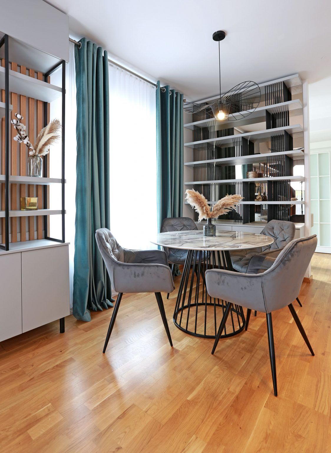 Modern House in Tunari with Wood and Glam Accents