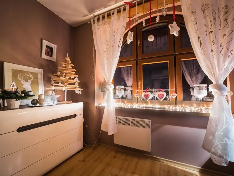 Inspiratie de sarbatori spatiul unui apartament decorat de Craciun