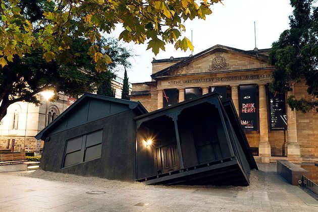 ARTA Arhitecturala Urbana   Cladire “infipta” in asfalt