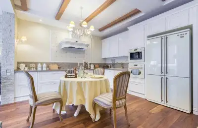 Tradition and Femininity in Designing a Spacious Two-Bedroom Apartment