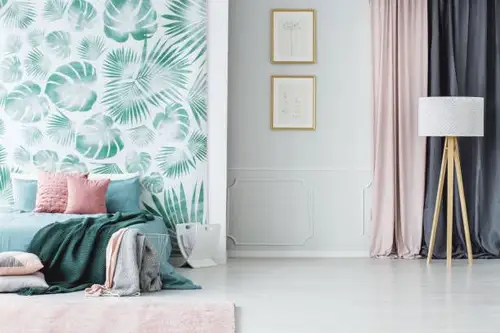 Decorațiuni de perete: ce alegi pentru a schimba aspectul unui dormitor lipsit de farmec