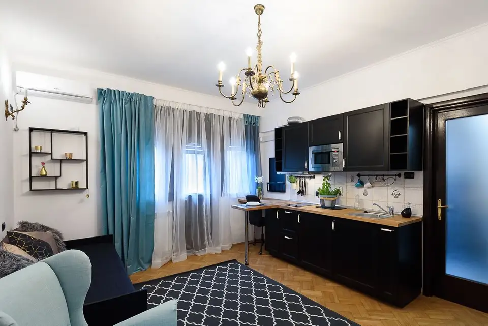 Readers' Homes: Charming Studio Apartment Designed by Ioana