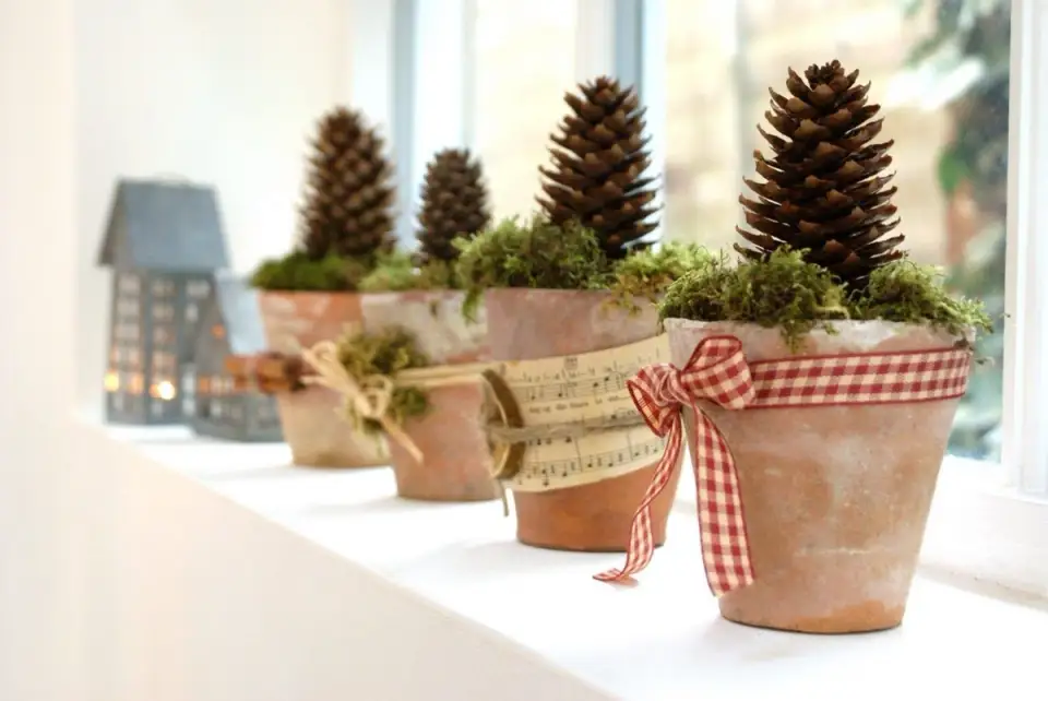 How to Highlight Windows with Christmas Decorations