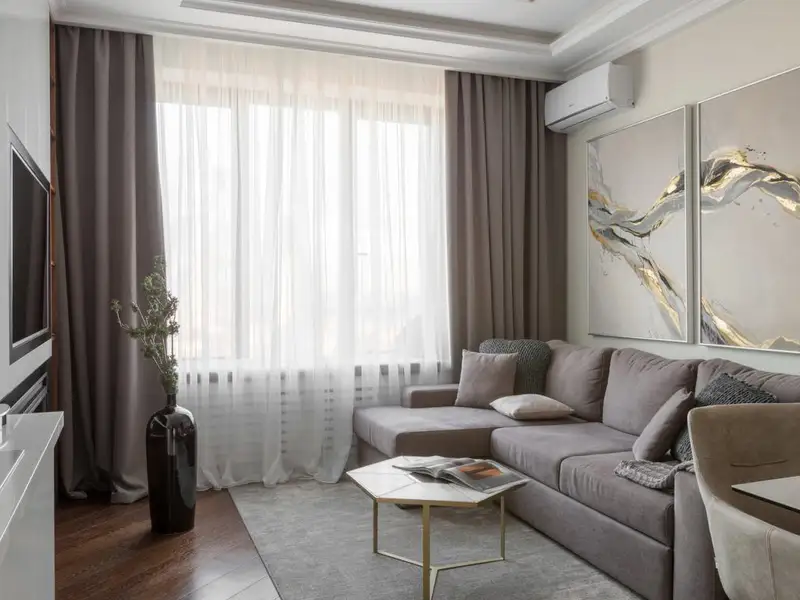 Amenajarea eleganta a unei locuinte de trei camere Imblanzirea formelor neregulate ale compartimentarii