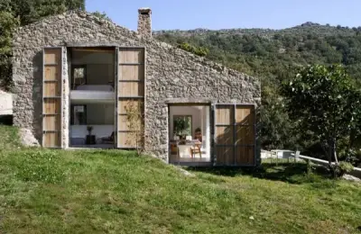 A Stable in Spain Transformed into a Contemporary Dwelling