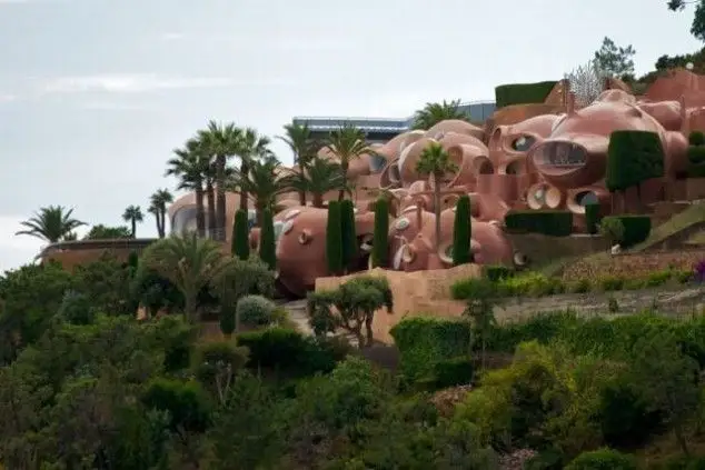 “Casa cu bule” a lui Pierre Cardin, de pe Coasta de Azur