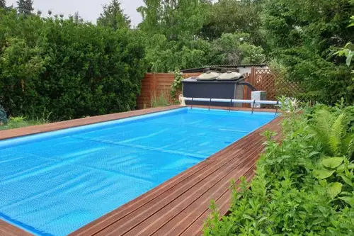 Top 10 cele mai potrivite soluții pentru protejarea piscinei exterioare iarna