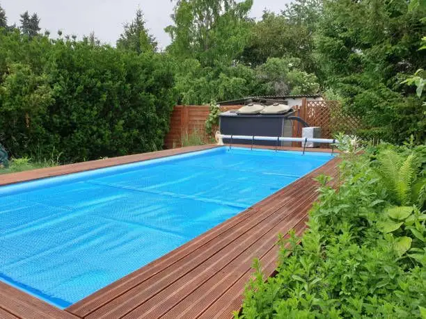 Top 10 cele mai potrivite soluții pentru protejarea piscinei exterioare iarna