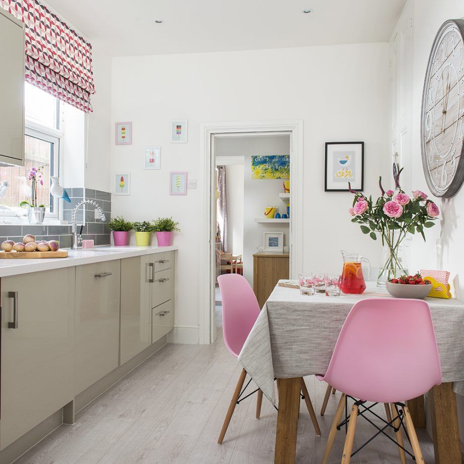 Bright Colors in the Modern Design of a 3-Bedroom Apartment